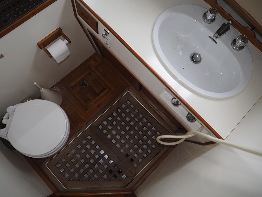 Aft cabin, Accommodation